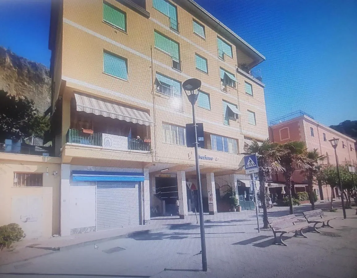Apartment Fegina 3 Deluxe Bedrooms & Bathrooms Monterosso al Mare Italy